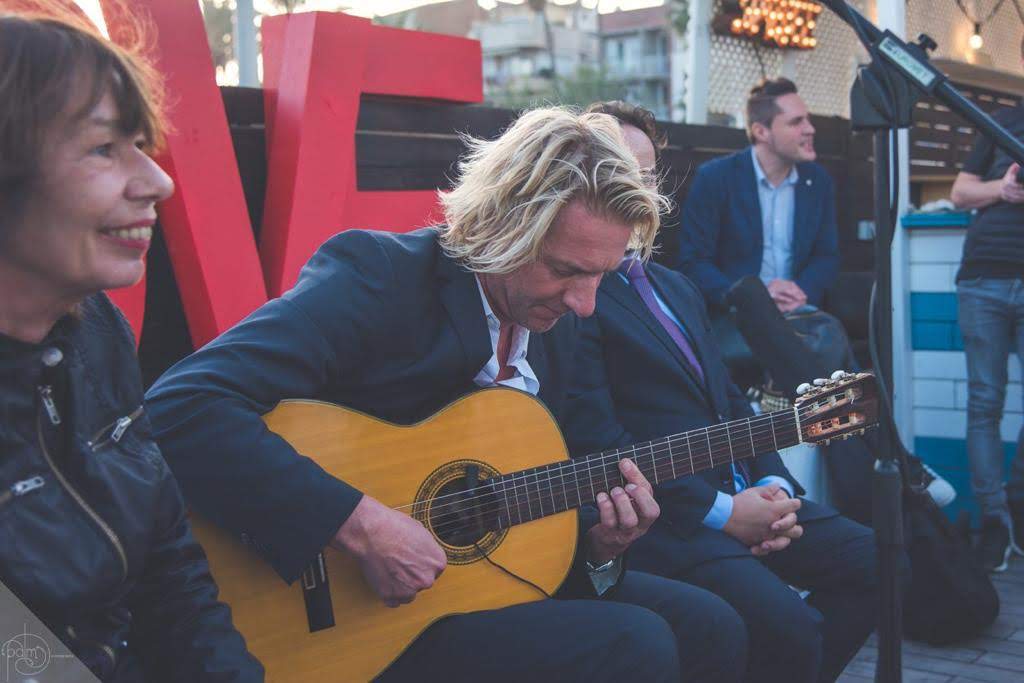 Sebastian Gurgel live bei einem Outdoor-Event
